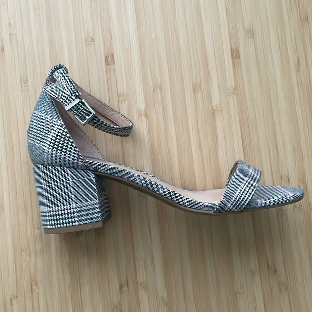 Call It Spring Women's Stangarone Block Heel Sandals 🩶
